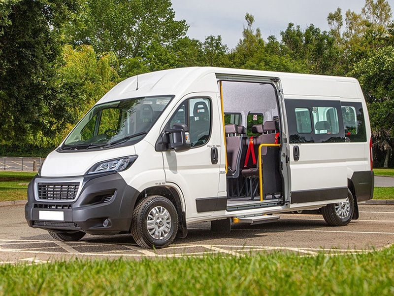 Peugeot Boxer 17 seat 140 Trek Spec Minibus Lite
